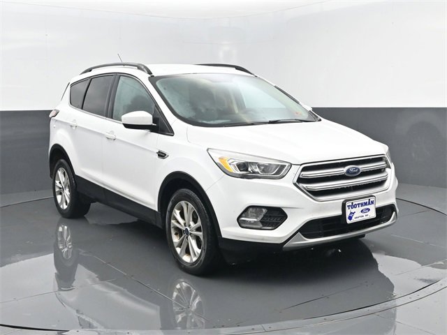 Used 2017 Ford Escape SE w/ Equipment Group 201A image 3