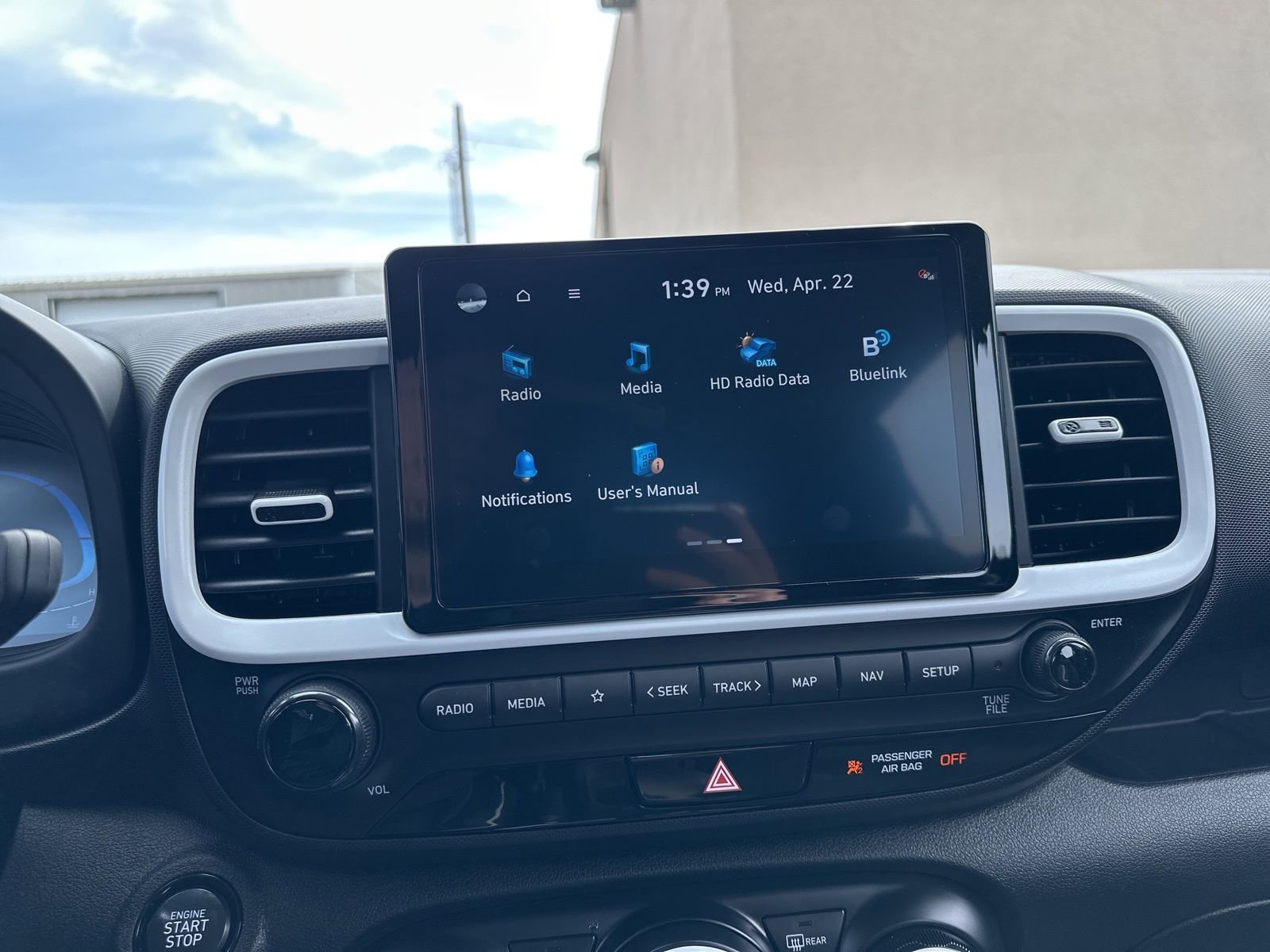 Used 2023 Hyundai Venue Limited FWD image 43