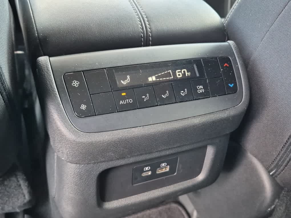 Used 2023 Nissan Pathfinder SV AWD/4WD image 9