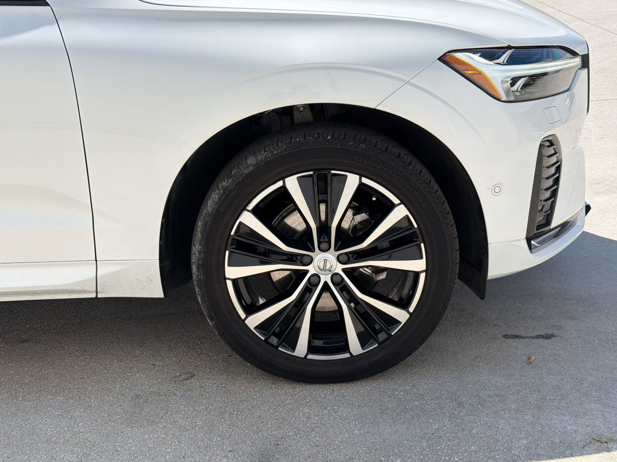 Used 2023 Volvo XC60 B5 Plus w/ Climate Package image 11