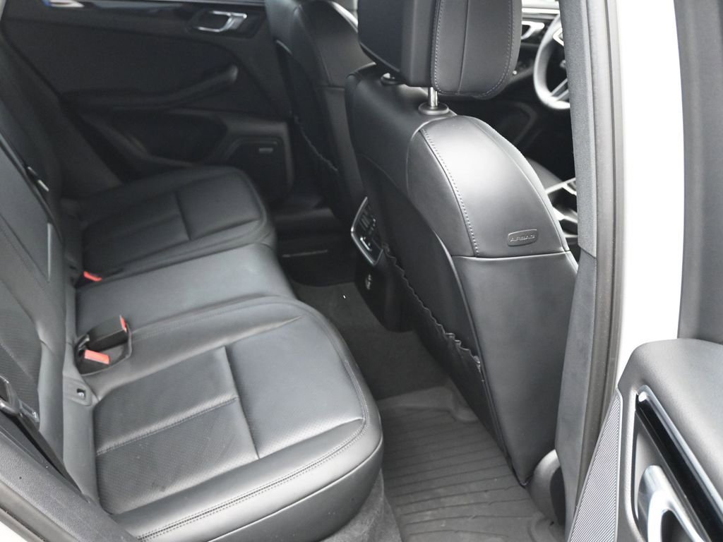 Certified 2023 Porsche Macan S image 9