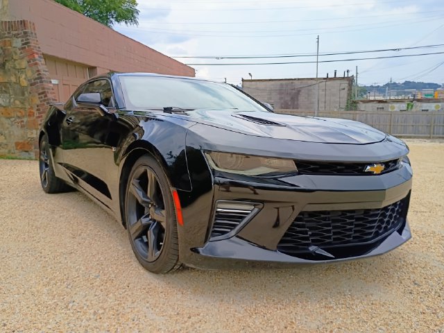 Used 2018 Chevrolet Camaro SS RWD image 2