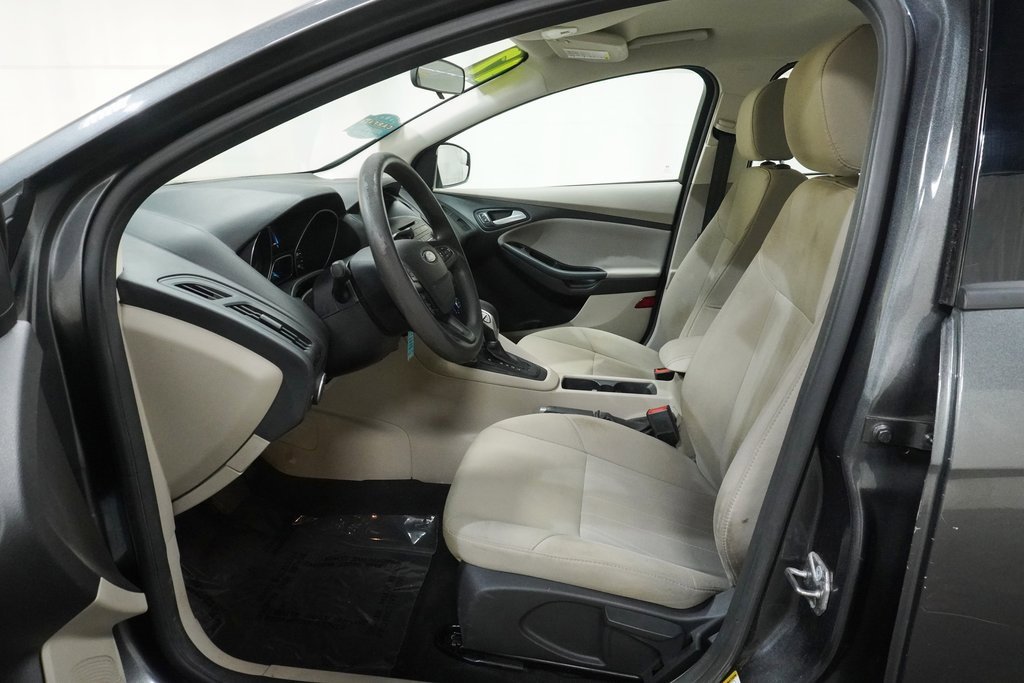 Used 2017 Ford Focus SE image 9