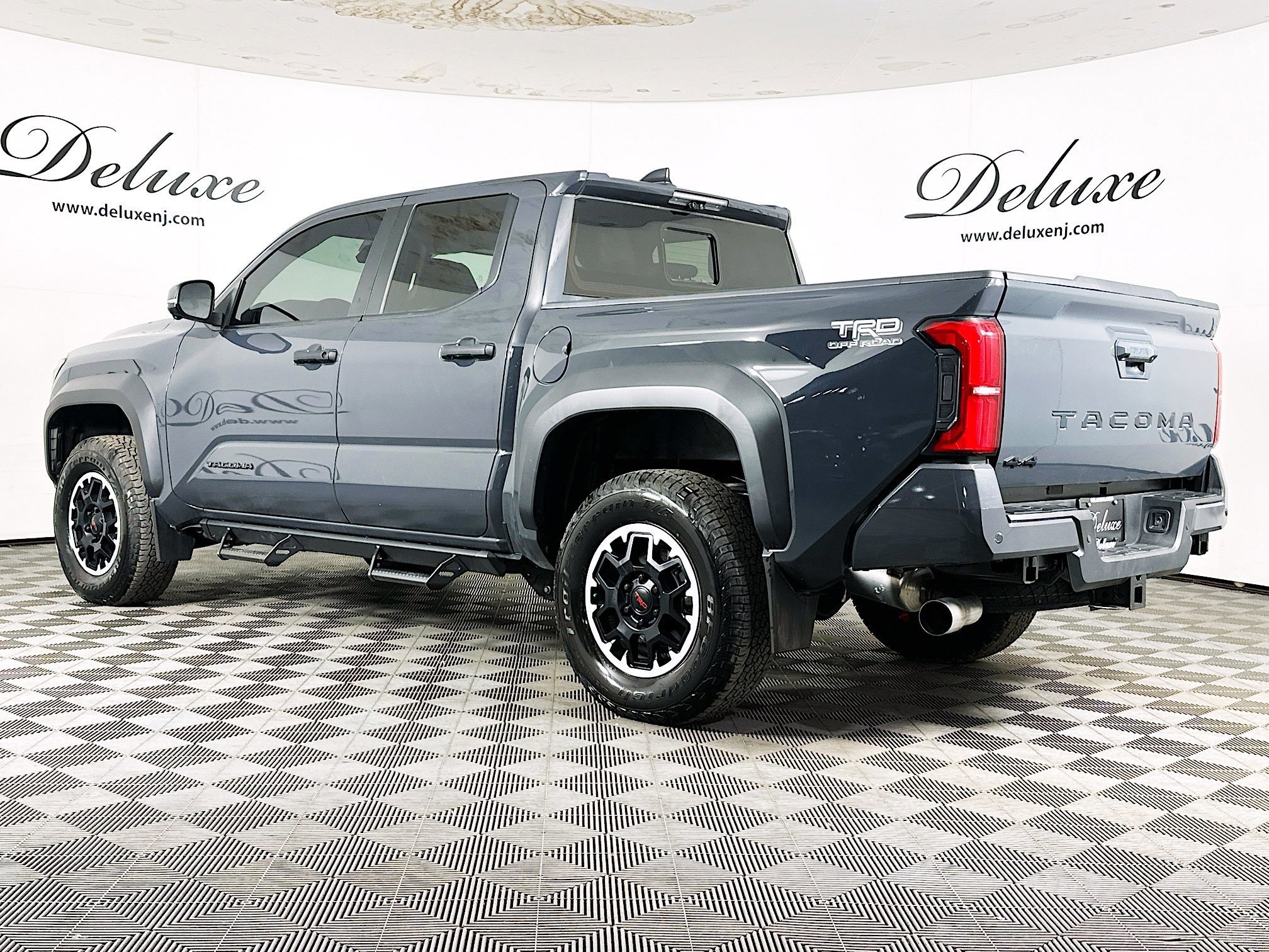 Used 2024 Toyota Tacoma TRD Off-Road w/ TRD Off Road Premium Package image 4