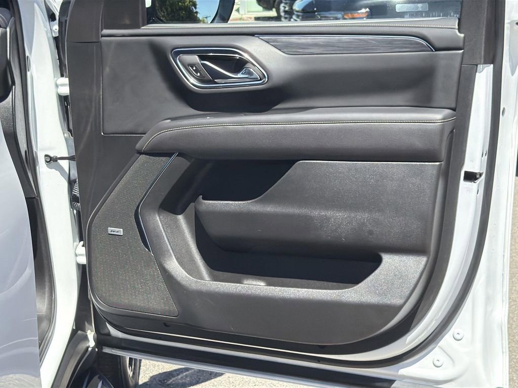 Used 2023 GMC Yukon XL SLT w/ SLT Premium Package AWD/4WD image 32