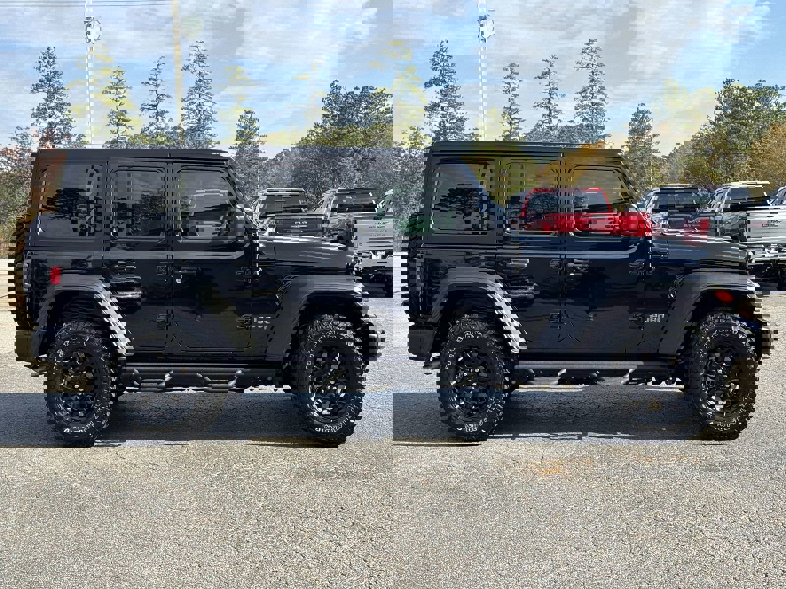 Used 2023 Jeep Wrangler Unlimited w/ 8.4" Radio Group image 11