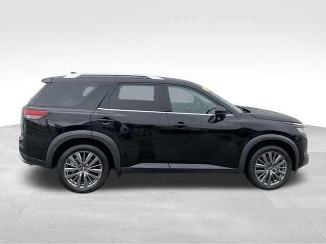 Used 2022 Nissan Pathfinder SL w/ SL Premium Package AWD/4WD image 3