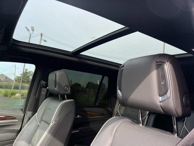 Used 2023 Cadillac Escalade Premium Luxury w/ Performance Package AWD/4WD image 22