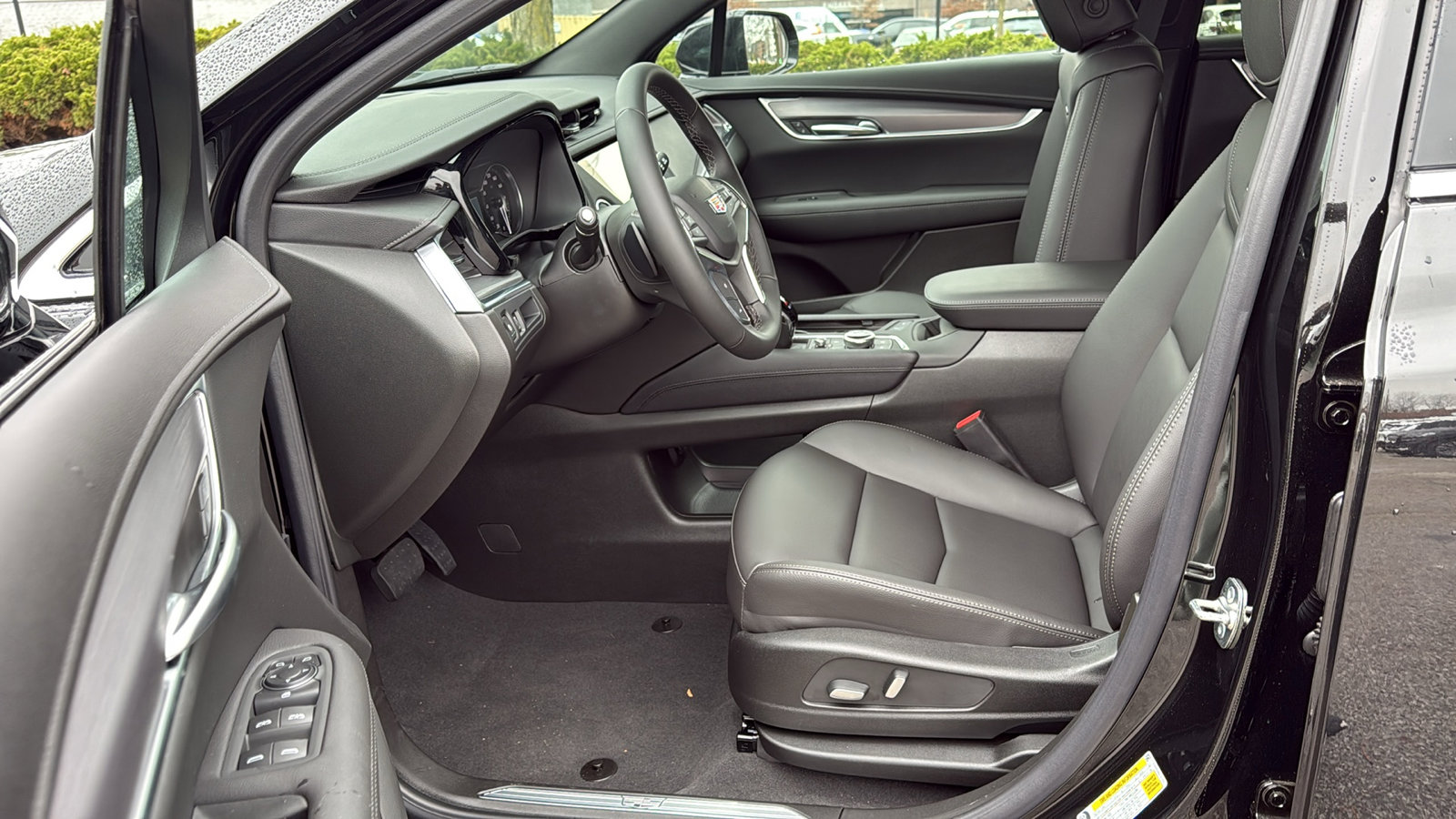 New 2025 Cadillac XT5 Luxury image 8