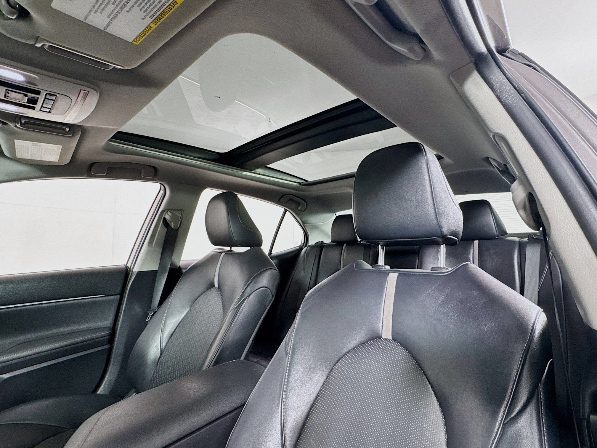 Used 2019 Toyota Camry XSE FWD image 15