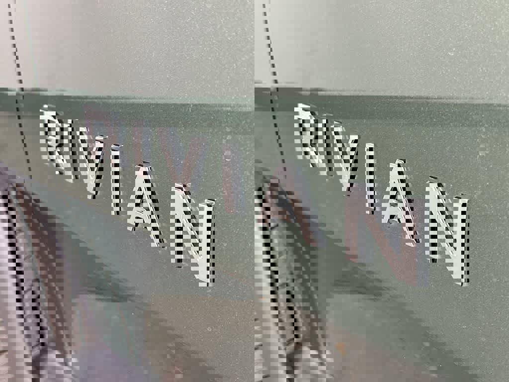 Used 2025 Rivian R1S Adventure image 7