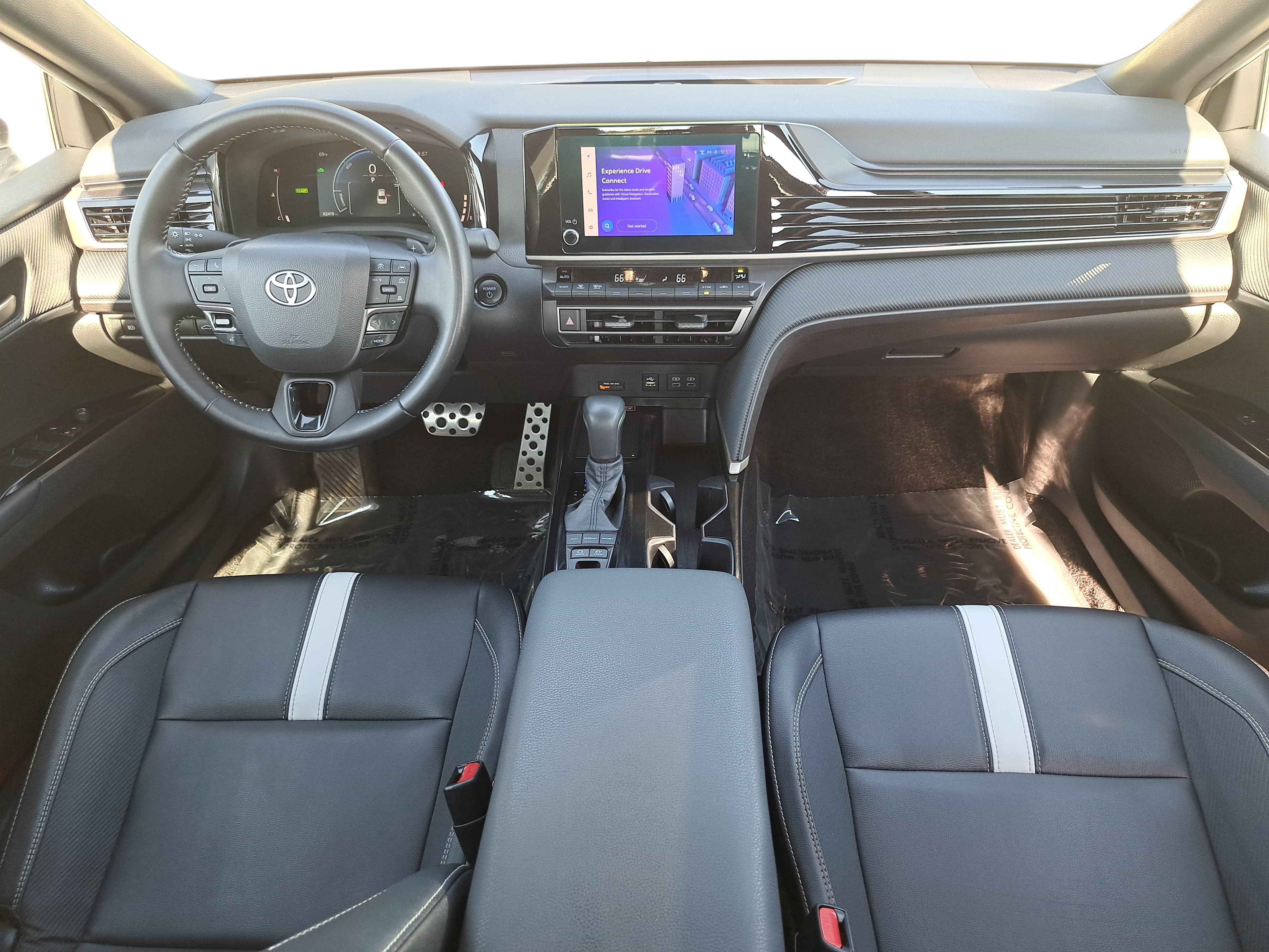 Used 2025 Toyota Camry SE FWD image 9