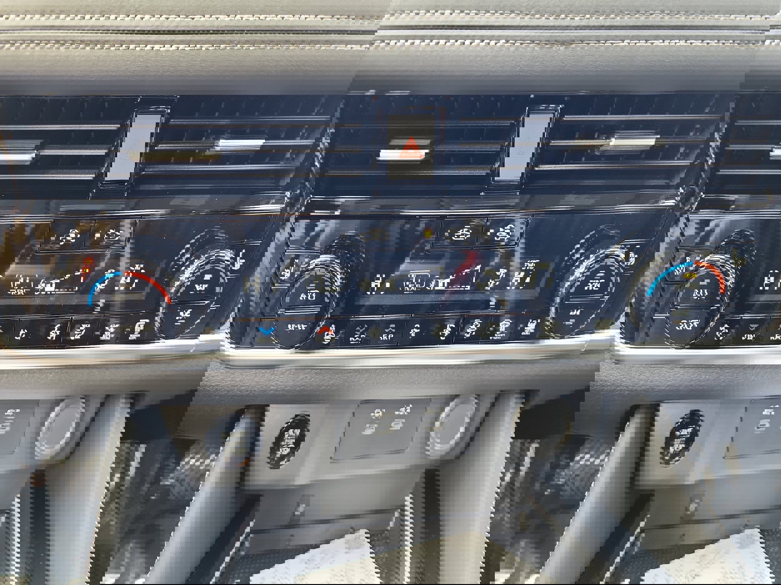 New 2026 Nissan Rogue Platinum image 17