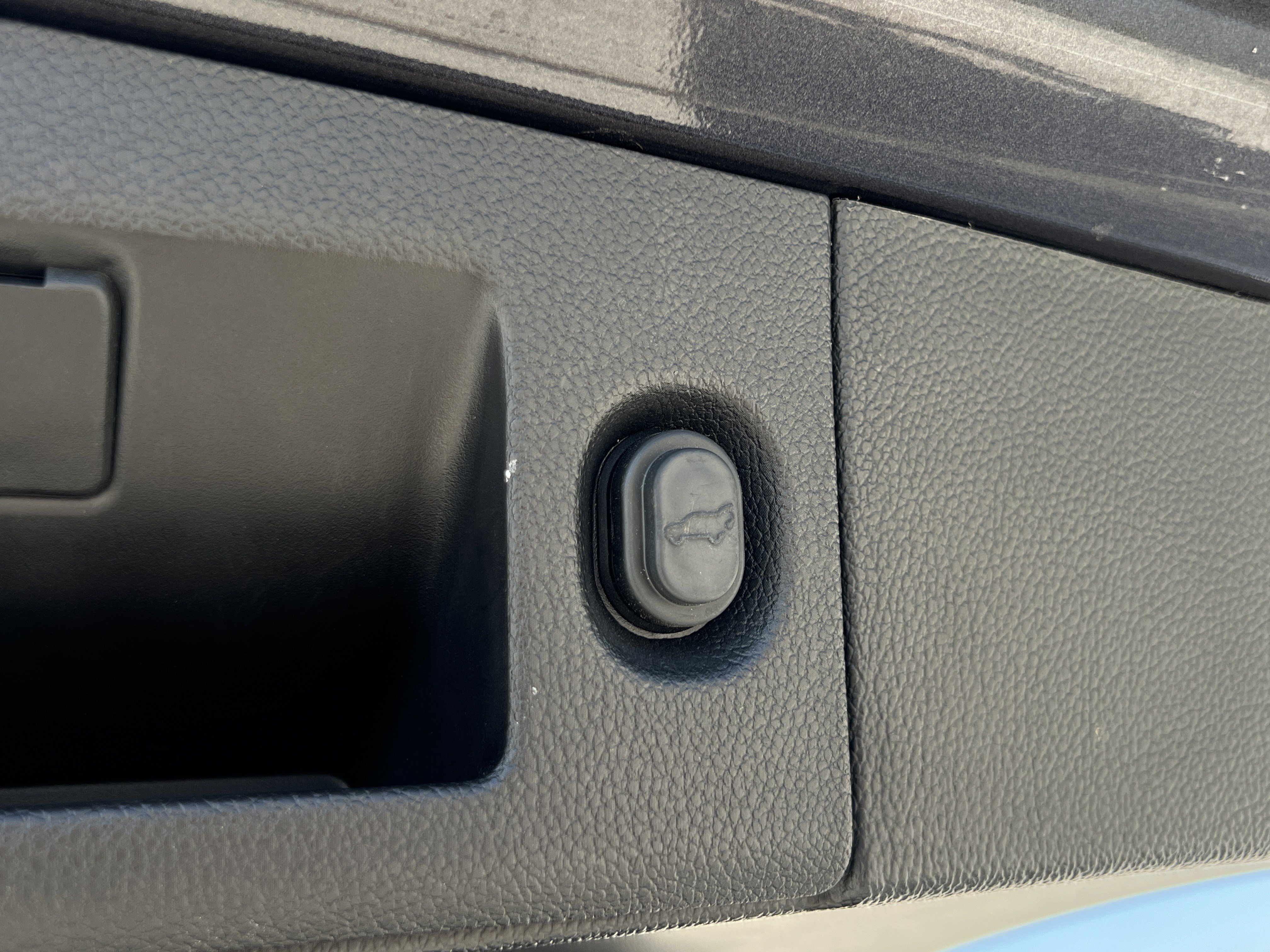 Used 2017 Chevrolet Tahoe LT w/ LT Signature Package image 36