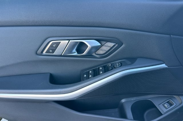 Used 2019 BMW 330i Sedan w/ Convenience Package RWD image 11