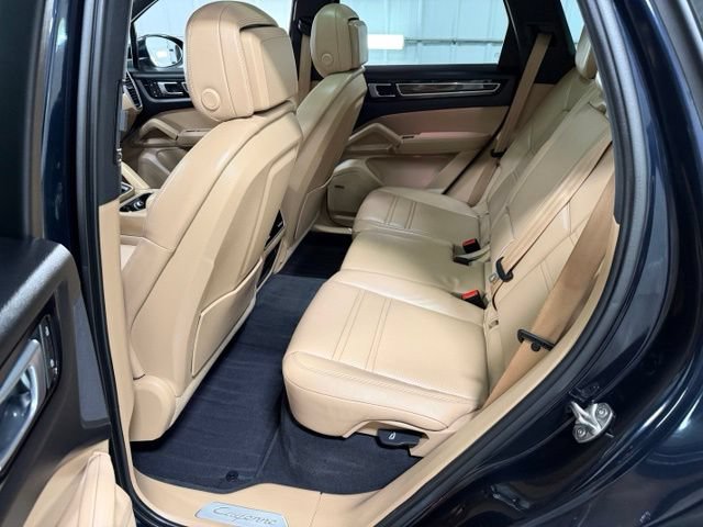 Used 2023 Porsche Cayenne Platinum Edition AWD/4WD image 11