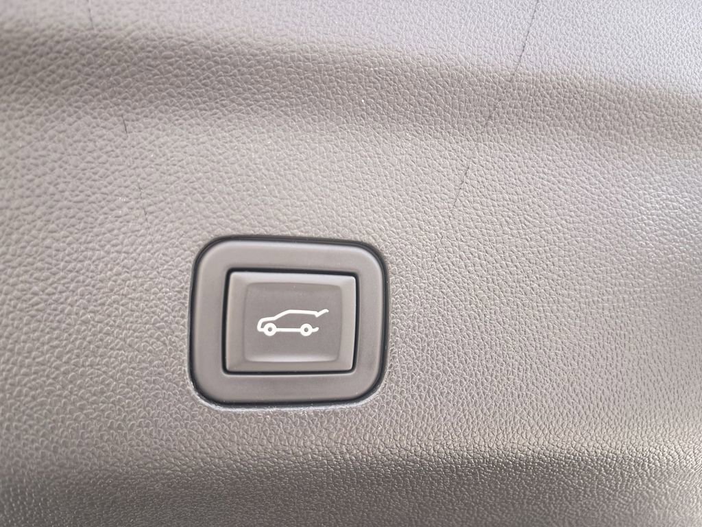 Used 2023 GMC Yukon Denali Ultimate image 7