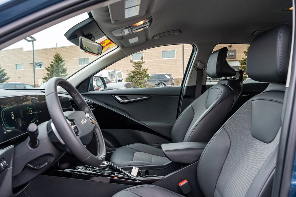 Used 2025 Kia Niro EX w/ EX Cold Weather Package image 24