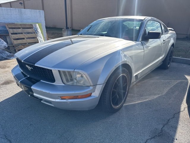 Used 2005 Ford Mustang Deluxe image 3