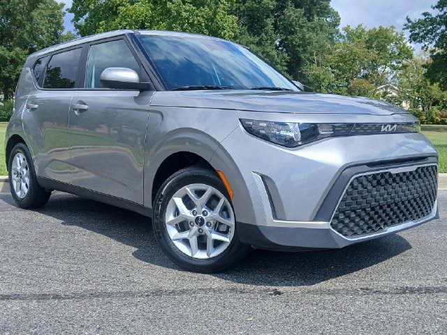 Certified 2025 Kia Soul LX w/ LX Technology Package FWD image 2
