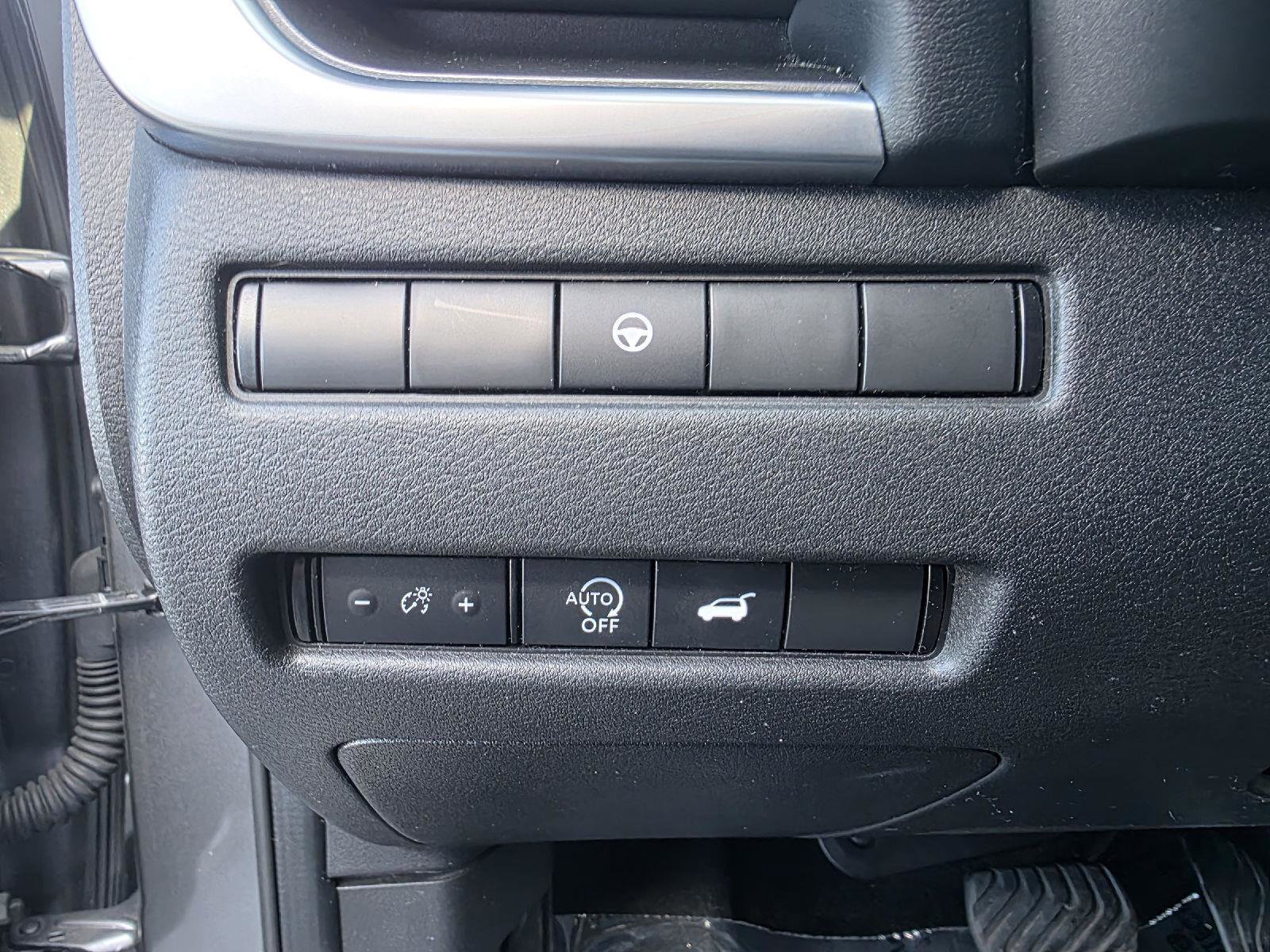 Used 2024 Nissan Rogue SV image 12