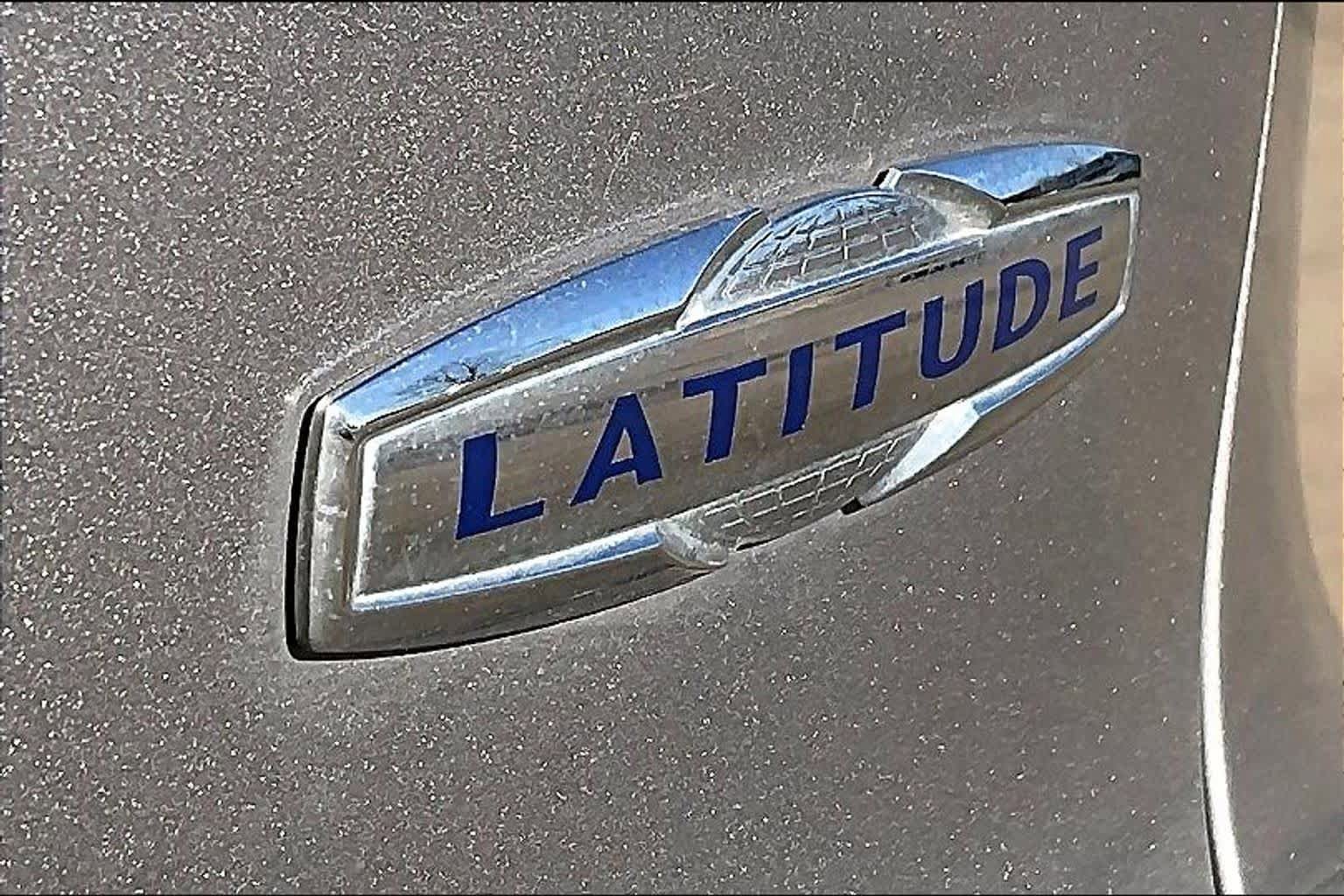 Used 2019 Jeep Cherokee Latitude w/ Popular Appearance Group image 9
