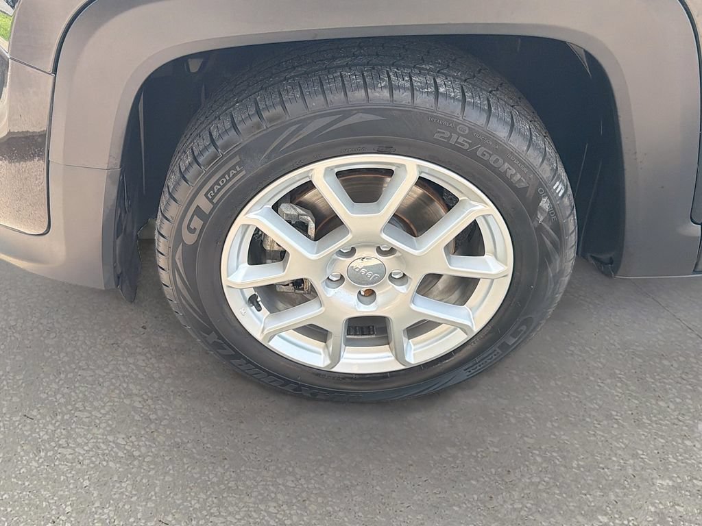 Used 2019 Jeep Renegade Latitude FWD image 40