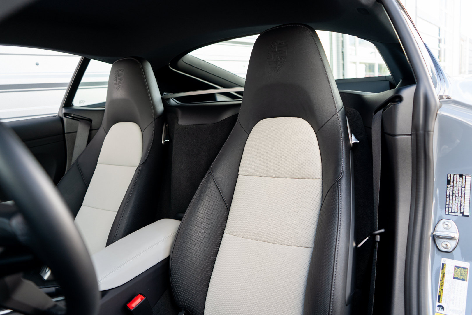 Used 2024 Porsche 718 Cayman RWD image 9