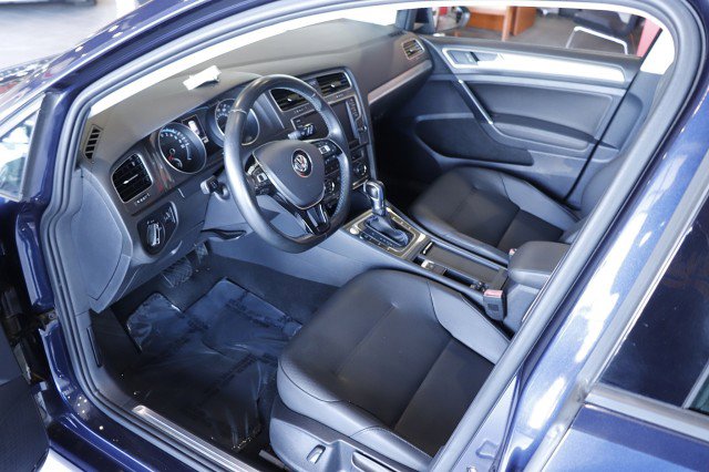 Used 2016 Volkswagen e-Golf SEL Premium image 17