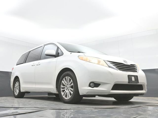 Used 2012 Toyota Sienna XLE image 27