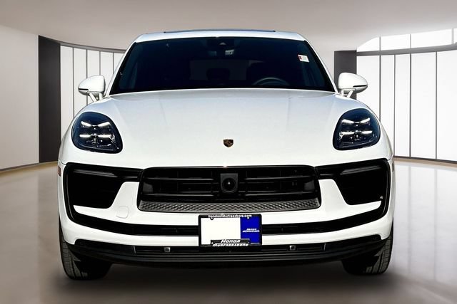 Used 2025 Porsche Macan AWD/4WD image 2