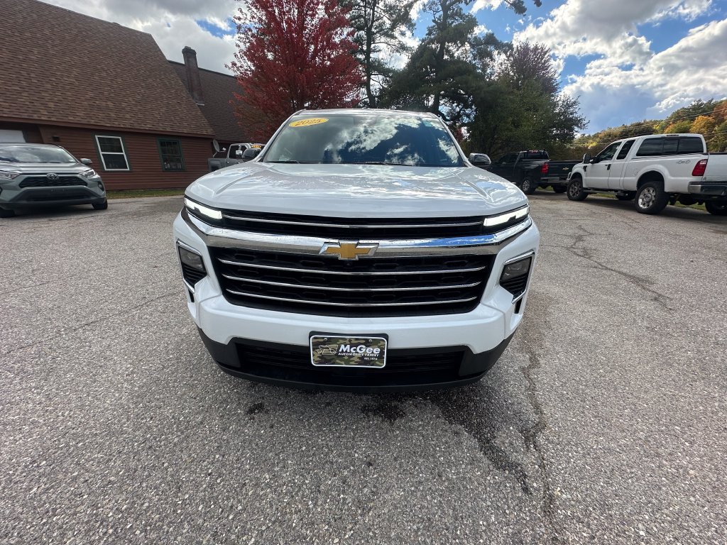 Used 2025 Chevrolet Traverse LT w/ Driver Confidence Package AWD/4WD image 8