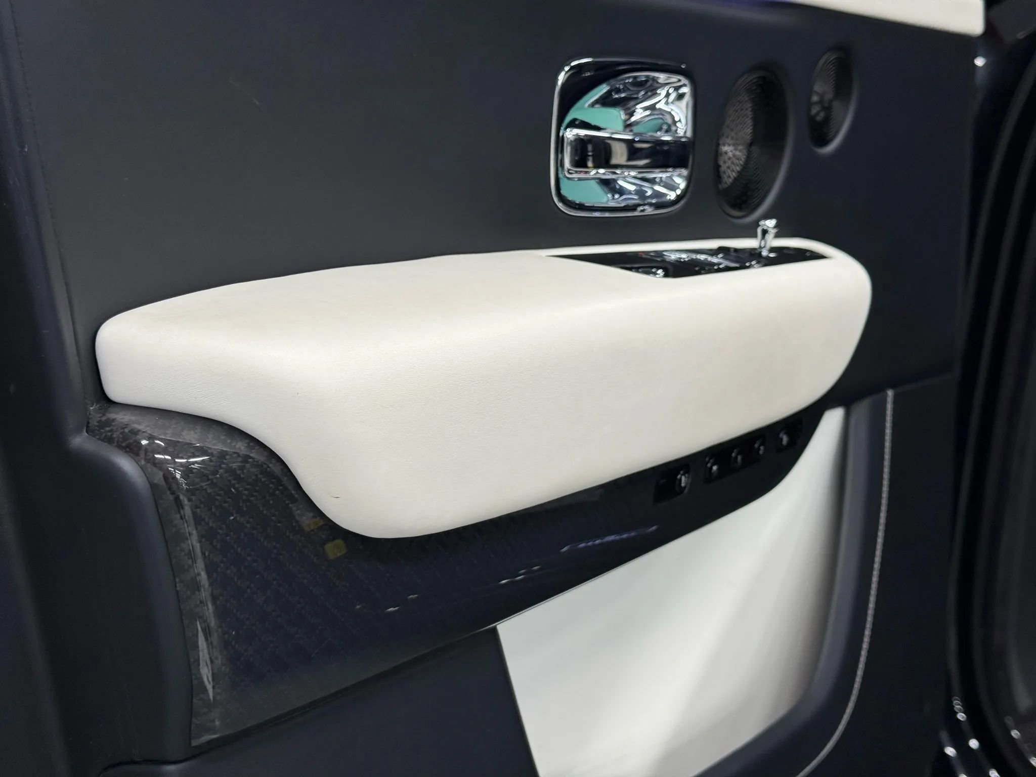 Used 2022 Rolls-Royce Cullinan Black Badge w/ Dark Exterior Package image 33