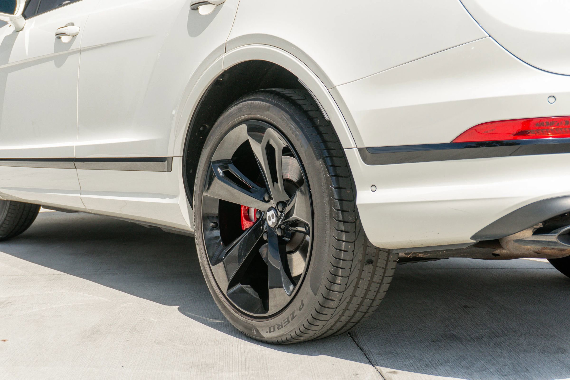 Used 2023 Bentley Bentayga image 44