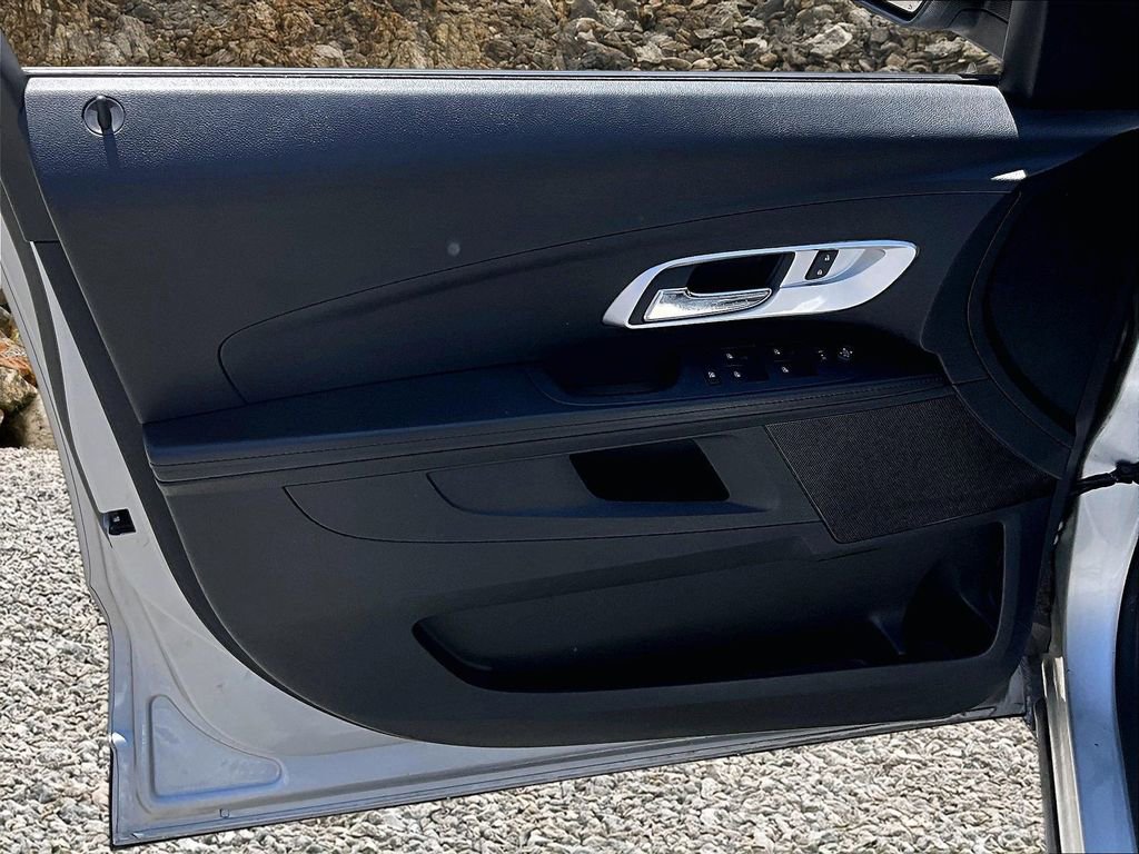 Used 2017 Chevrolet Equinox LS FWD image 19