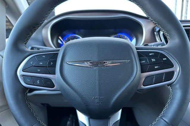 Certified 2023 Chrysler Voyager LX image 24