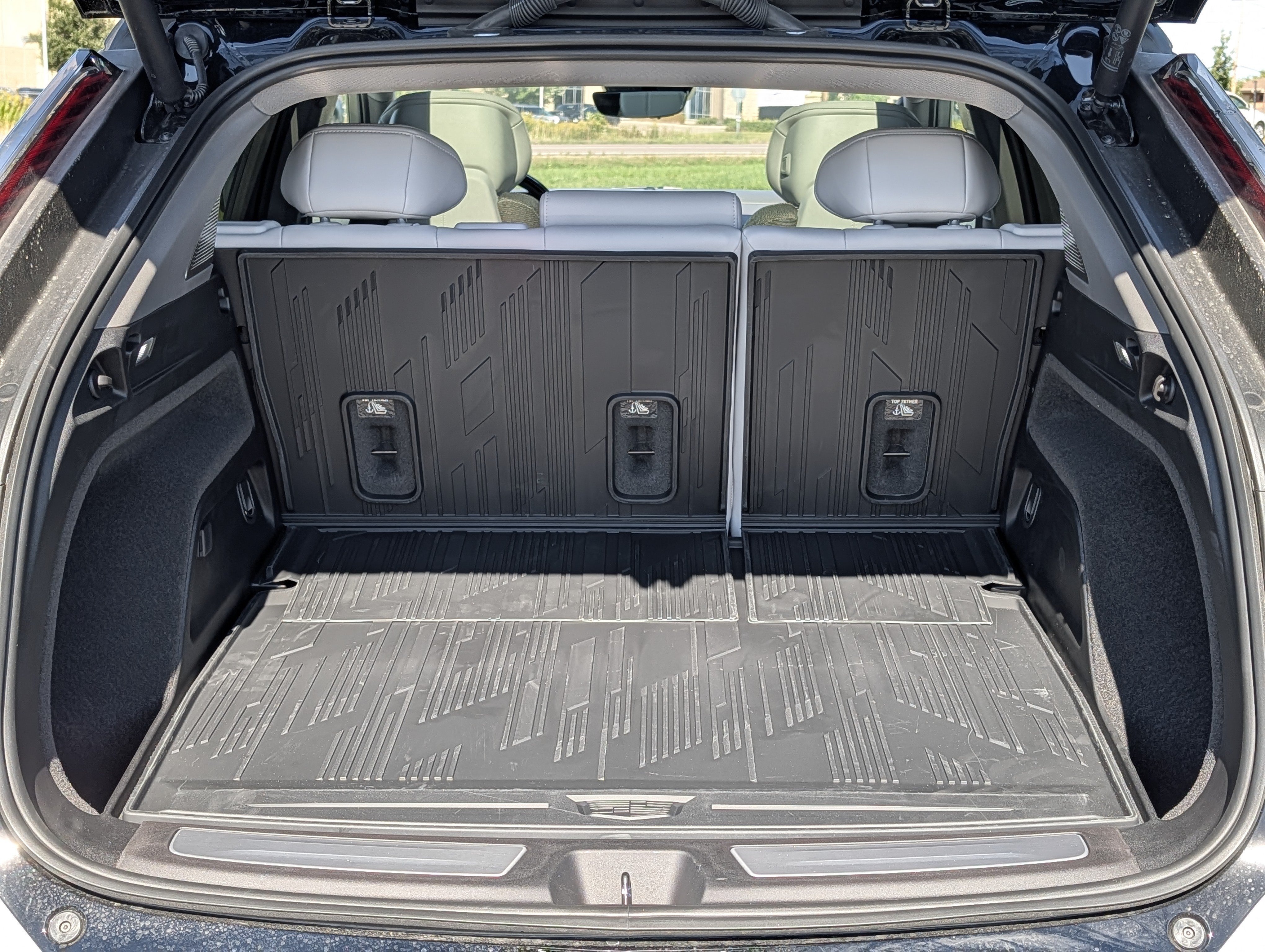New 2027 Cadillac Optiq Luxury w/ LPO, Floor Liner Package AWD/4WD image 16