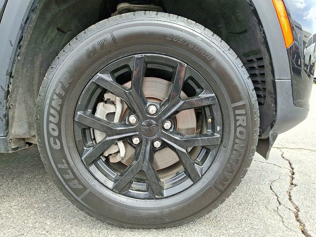 Certified 2024 Jeep Grand Cherokee L Laredo AWD/4WD image 8