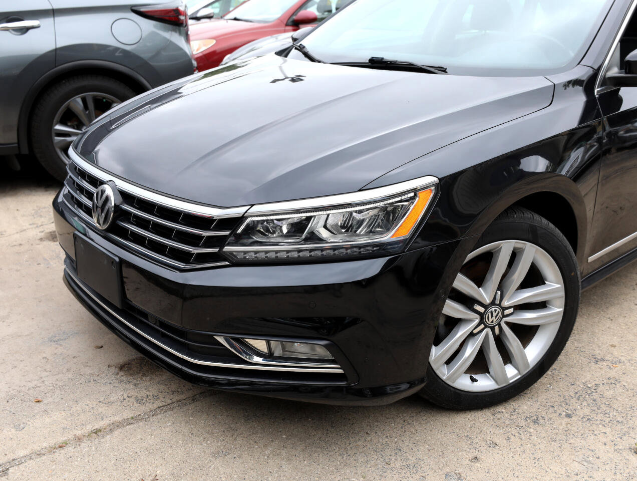 Used 2017 Volkswagen Passat 1.8T SEL Premium image 2