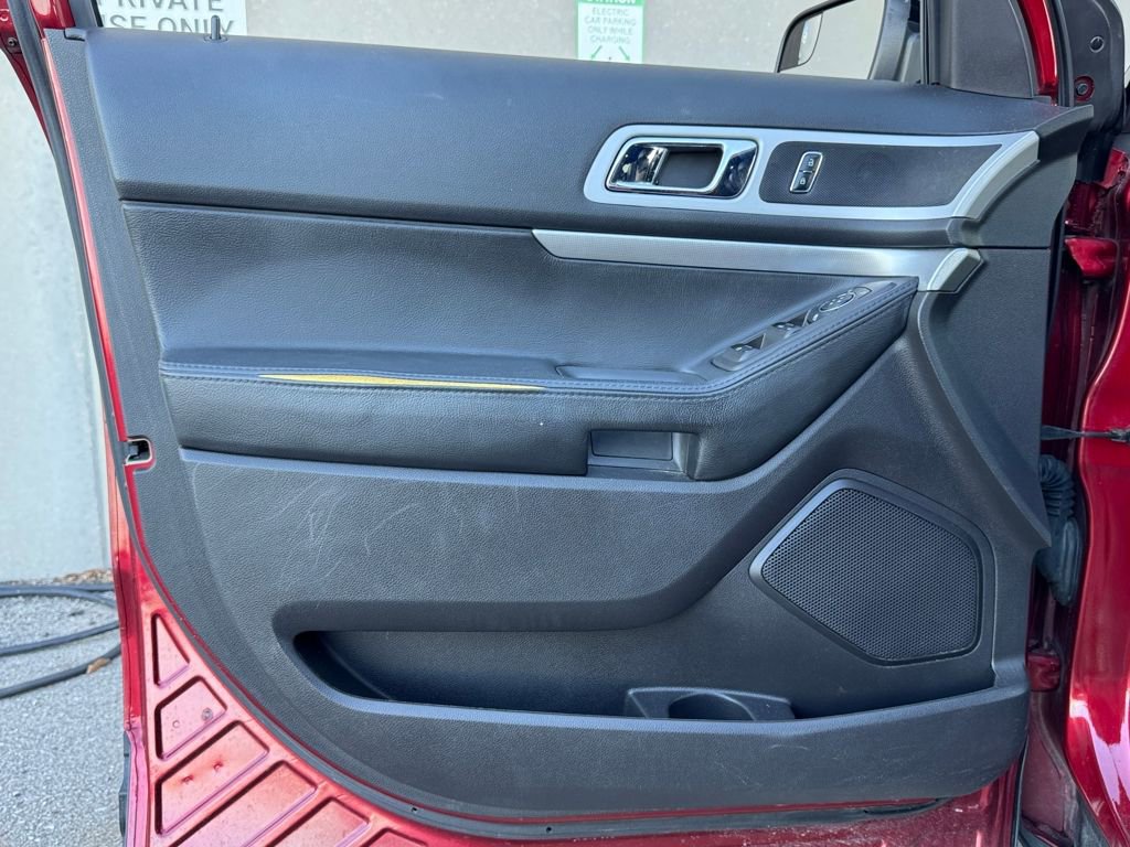 Used 2015 Ford Explorer XLT w/ Equipment Group 202A image 12