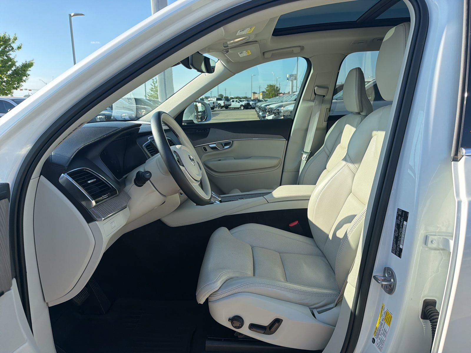 Used 2023 Volvo XC90 B6 Ultimate w/ Protection Package Premier AWD/4WD image 13