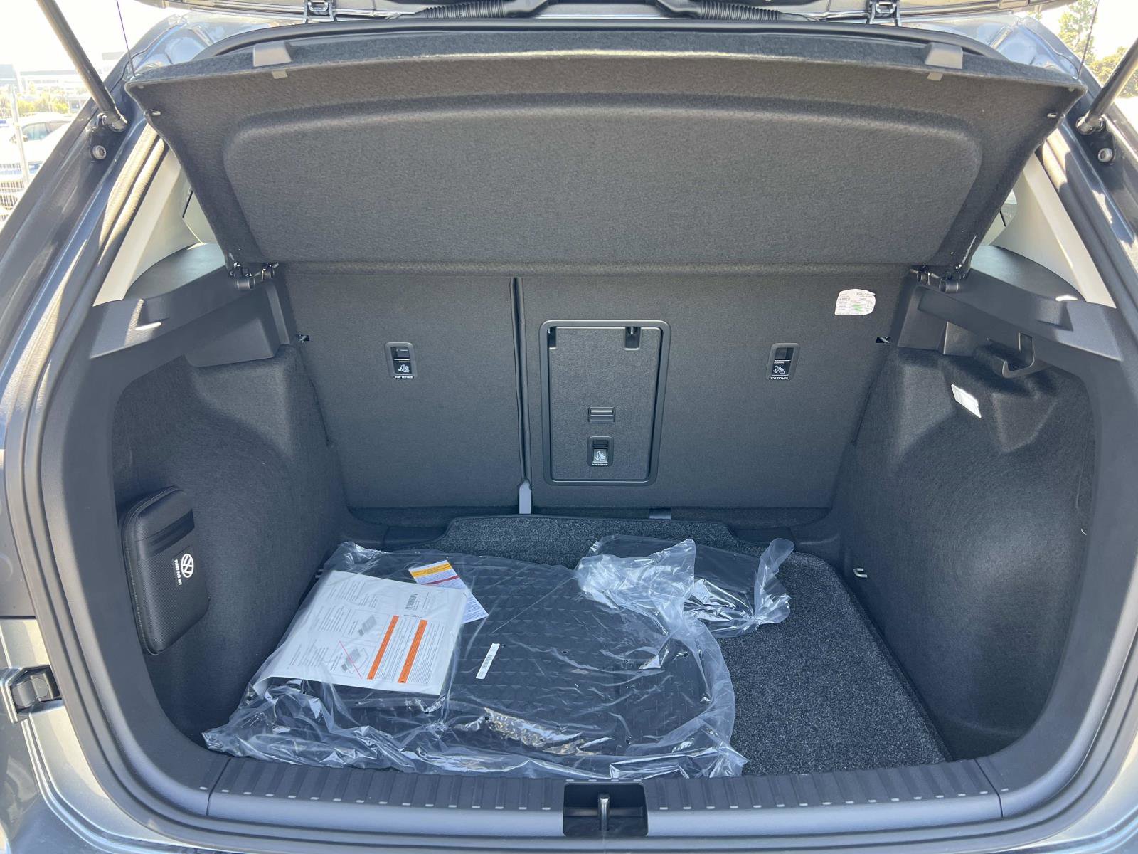 New 2025 Volkswagen Taos SE image 22