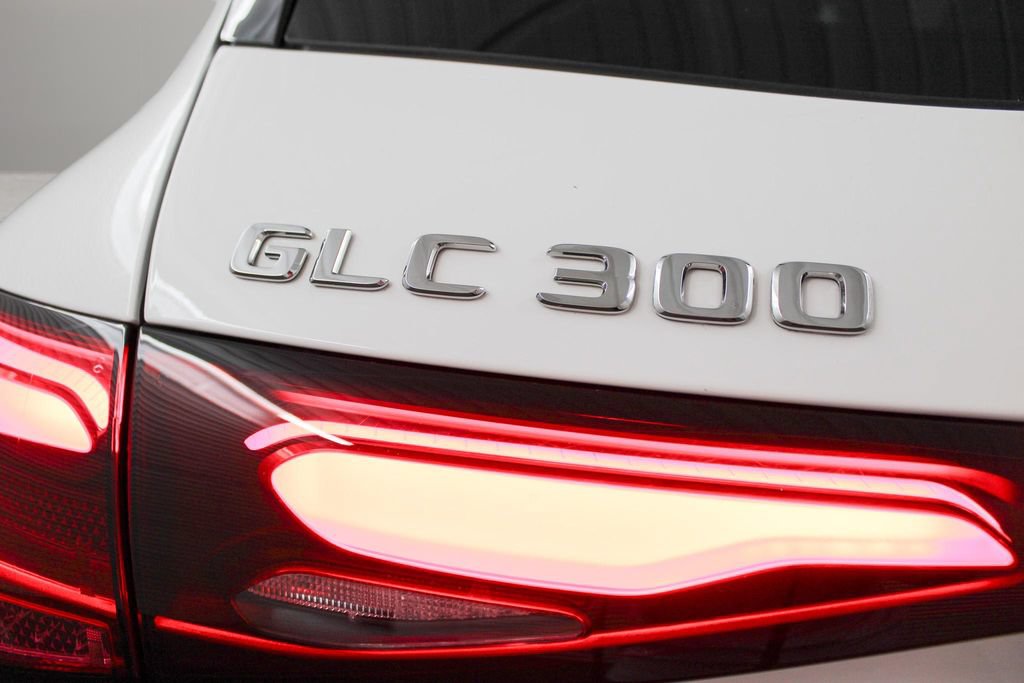 Used 2026 Mercedes-Benz GLC 300 4MATIC image 31