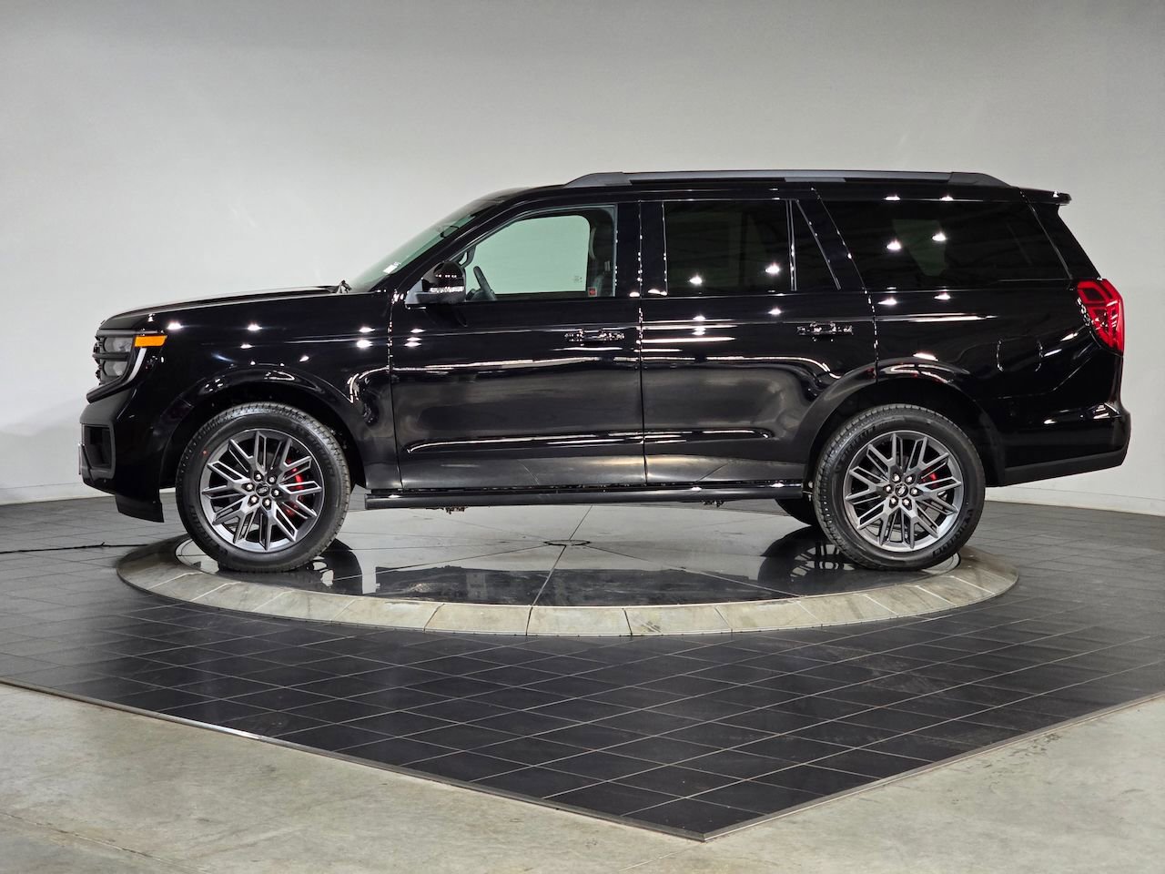 New 2025 Ford Expedition Platinum w/ Stealth Performance Package image 7