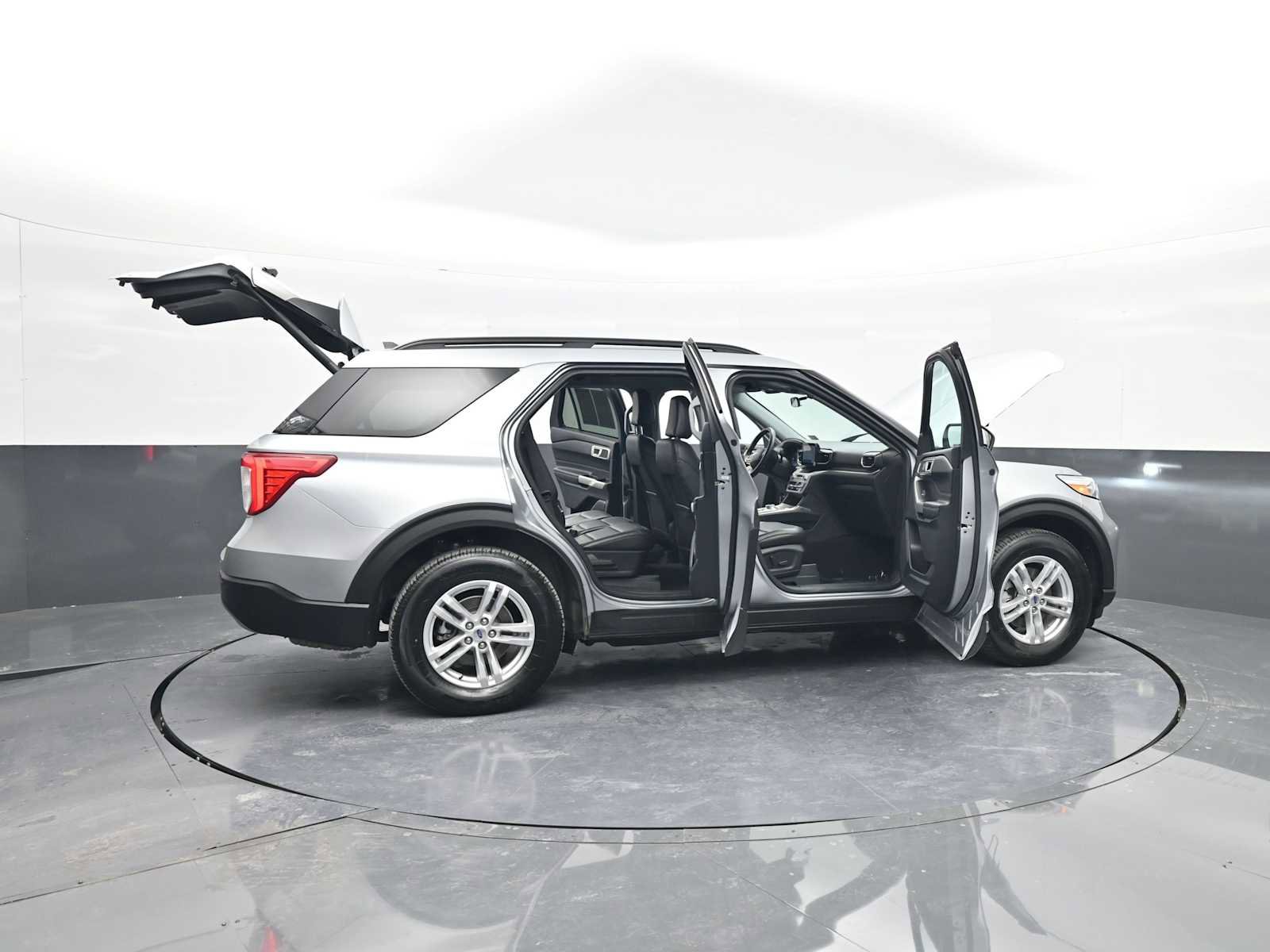 Used 2023 Ford Explorer XLT w/ Equipment Group 202A image 43