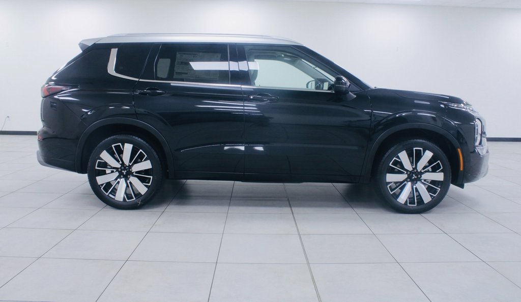 New 2025 Mitsubishi Outlander AWD image 28