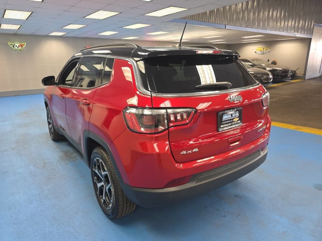 Used 2025 Jeep Compass Limited AWD/4WD image 10