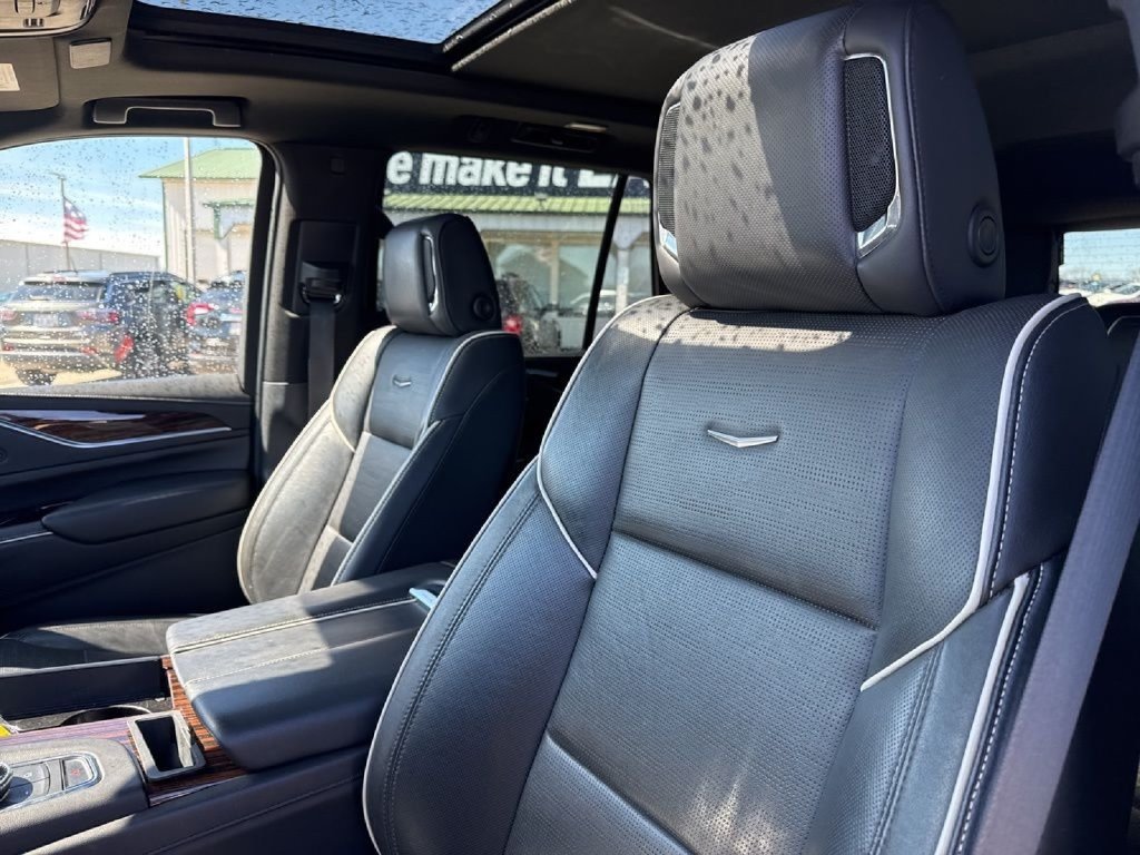 Used 2023 Cadillac Escalade Premium Luxury AWD/4WD image 28