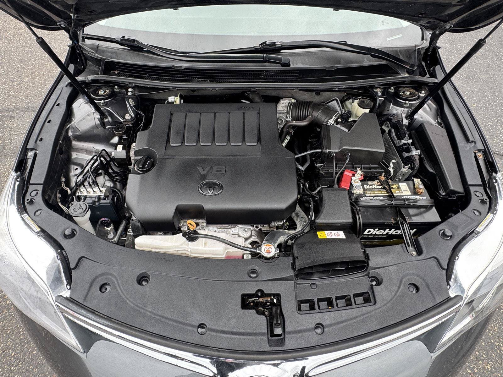 Used 2018 Toyota Avalon Limited FWD image 11