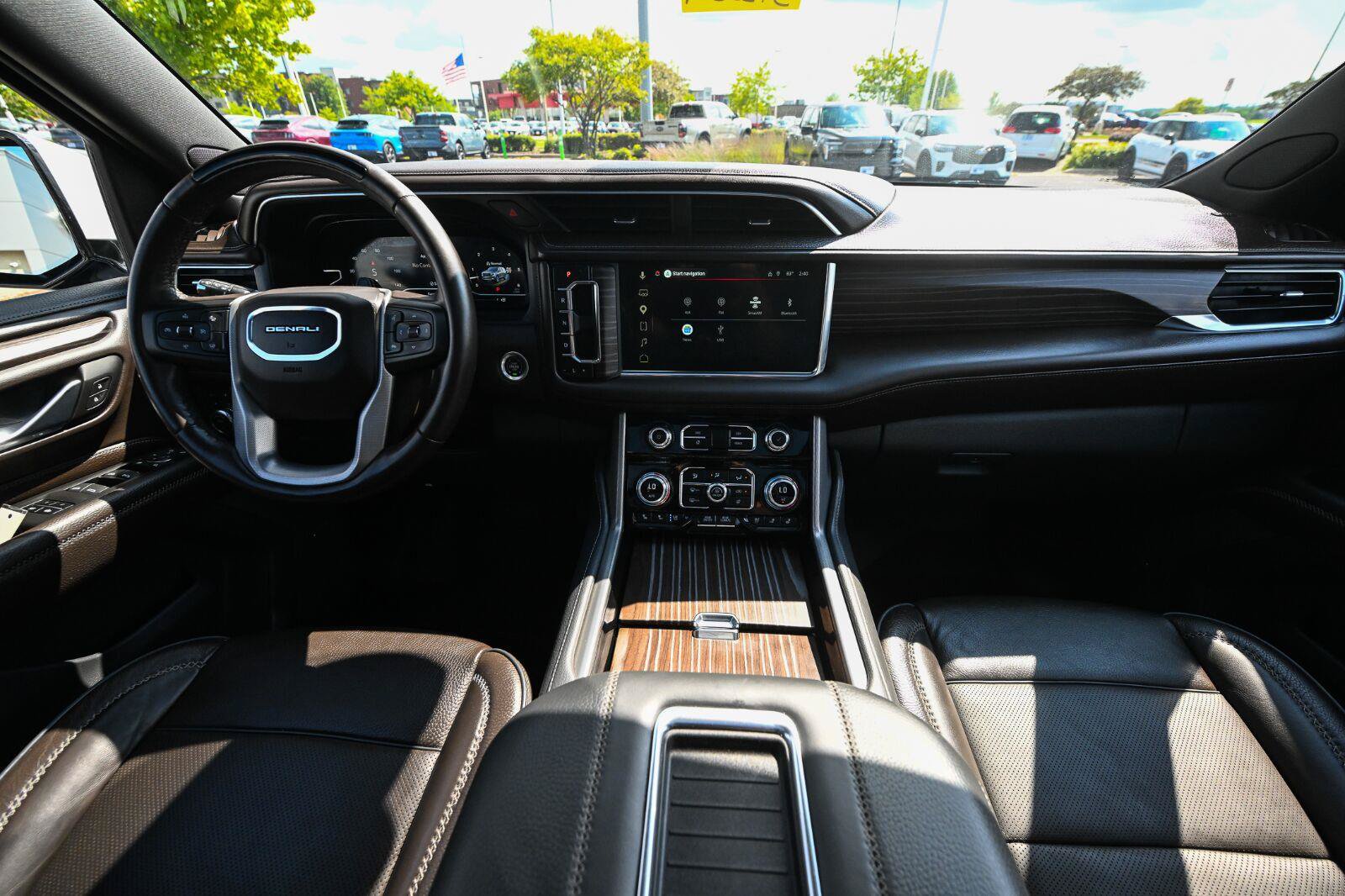 Used 2024 GMC Yukon XL Denali w/ Denali Reserve Package AWD/4WD image 33